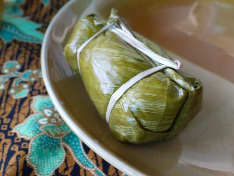 тайские десерты: конвертики из клейкого риса 