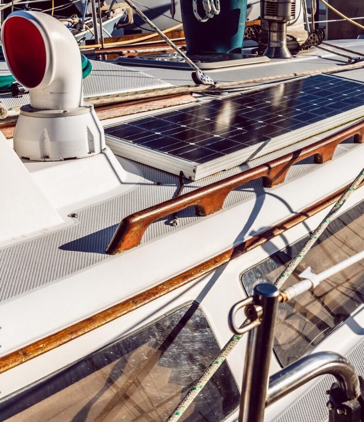 лодка на солнечной энергии Изображение Vlad Vasnetsov с сайта Pixabay